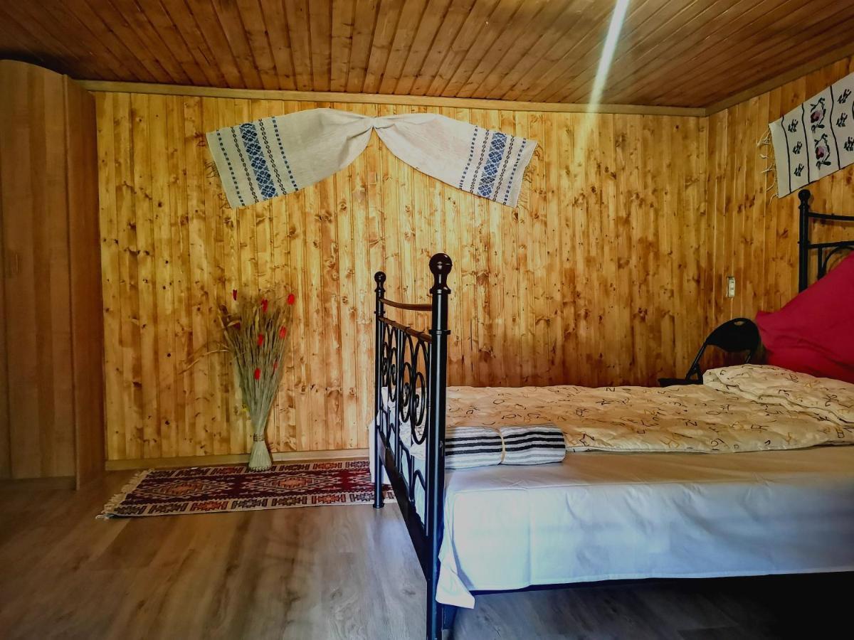 Langa Stana Hotel Curtea De Arges Bilik gambar