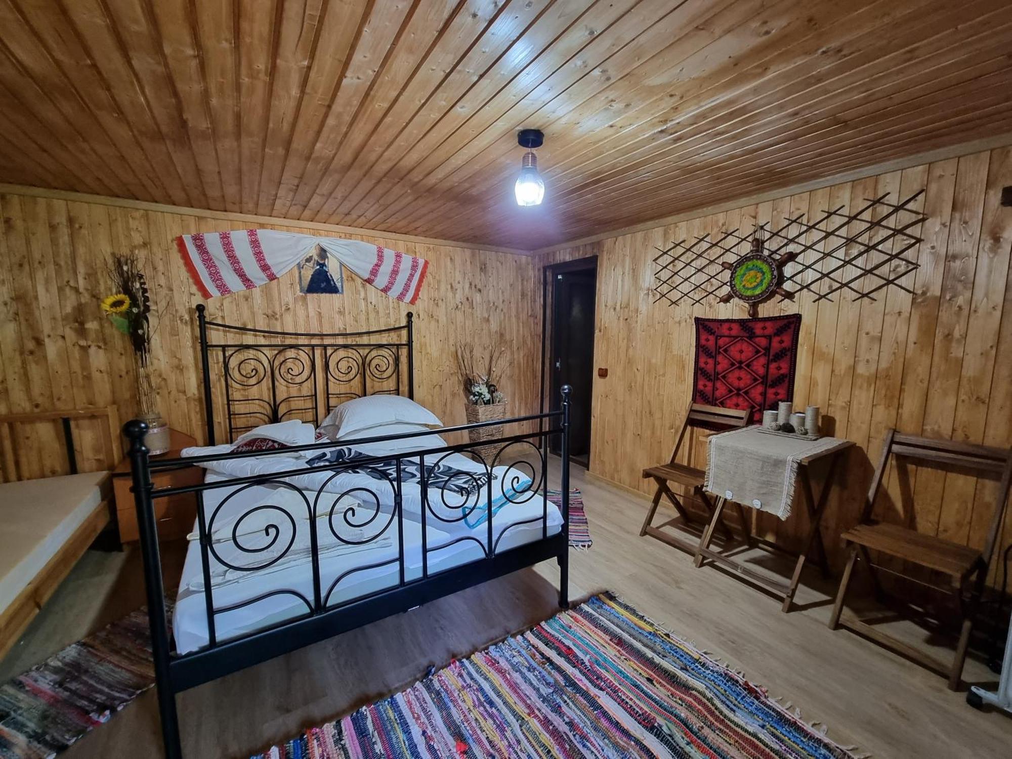 Langa Stana Hotel Curtea De Arges Bilik gambar