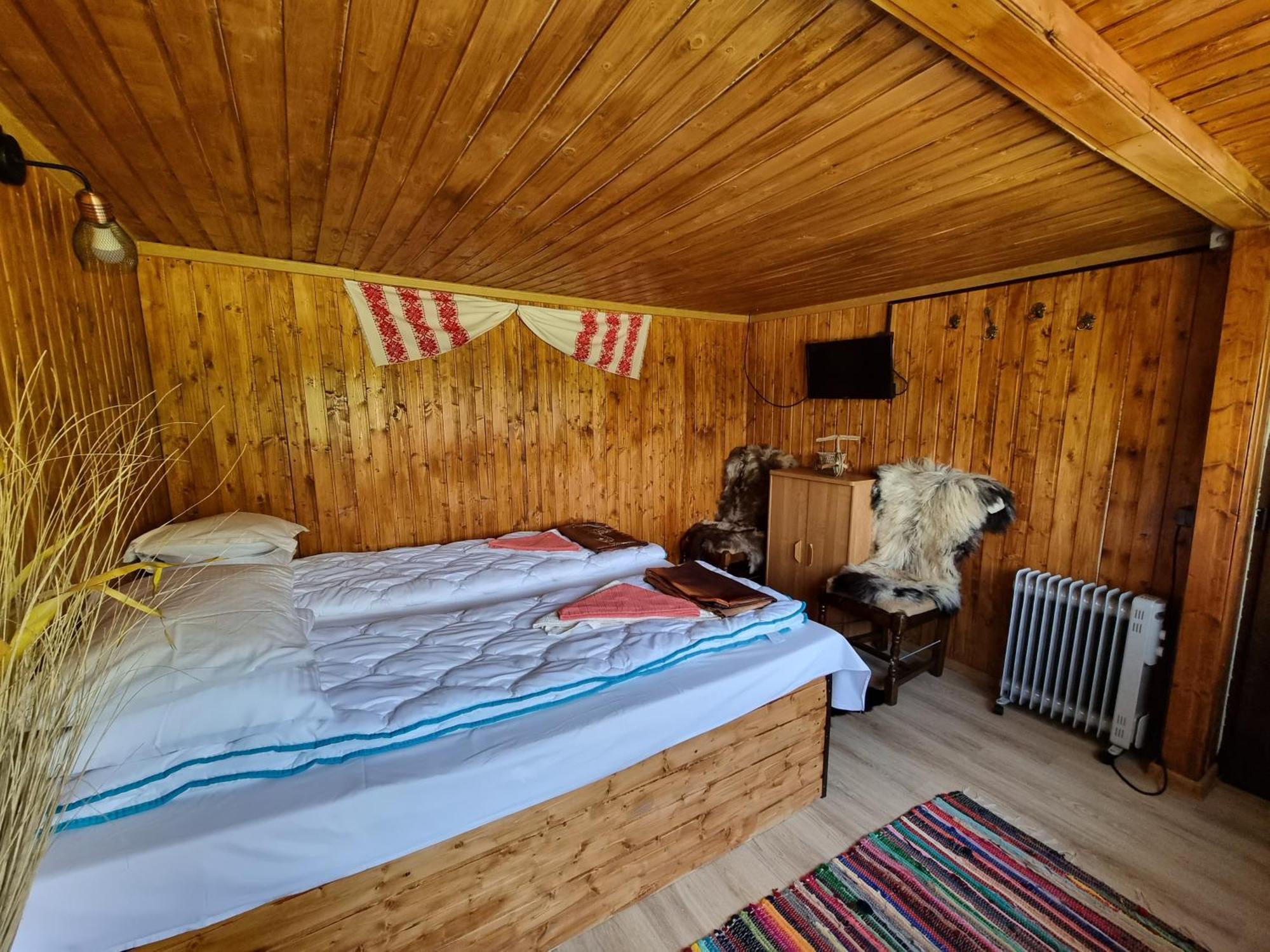 Langa Stana Hotel Curtea De Arges Bilik gambar