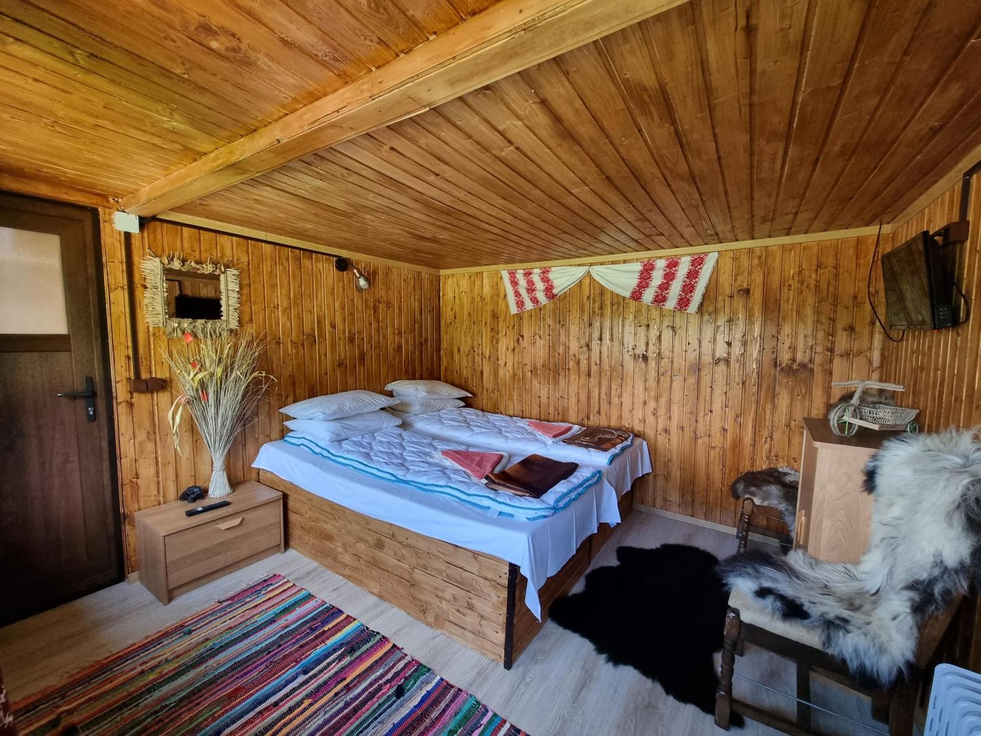 Langa Stana Hotel Curtea De Arges Bilik gambar